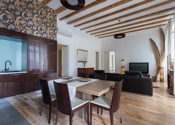 Luxury Beachfront Apartment Banje