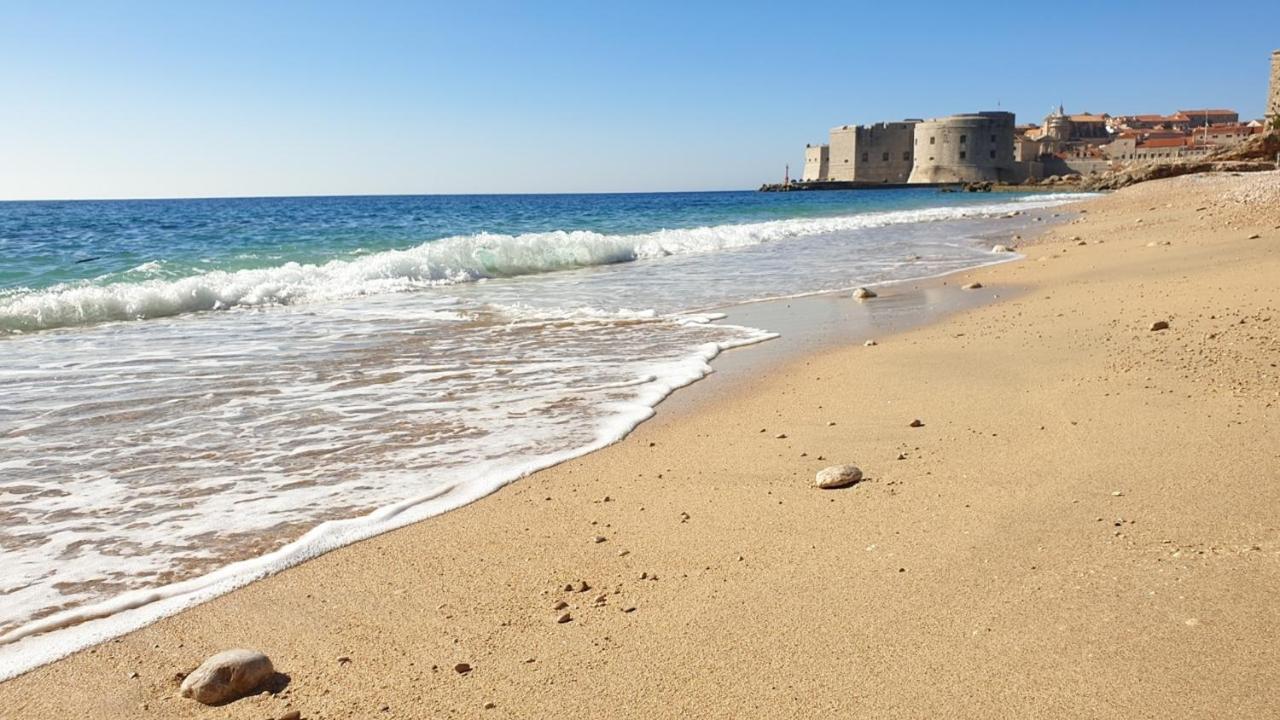 Luxury Beachfront Banje Apartment