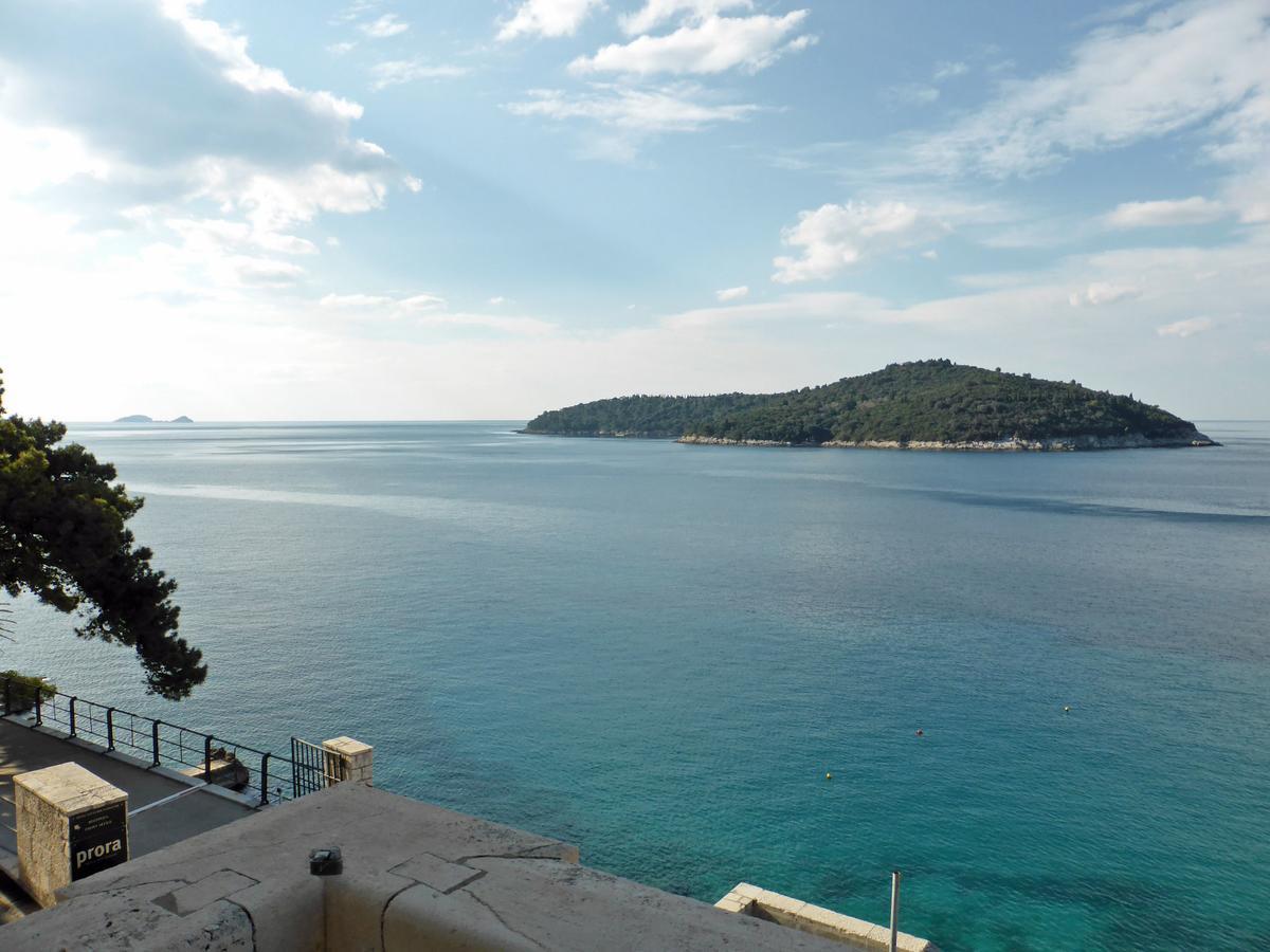 Luxury Beachfront Banje Apartment *