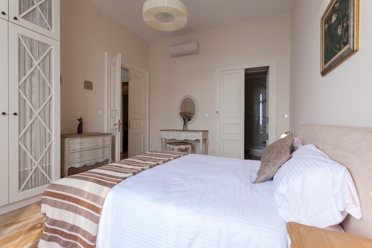 Luxury Beachfront Banje *