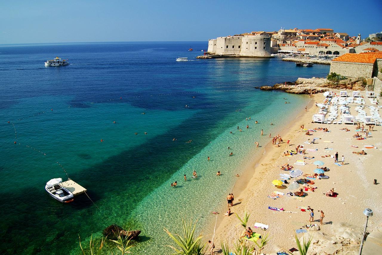 Luxury Beachfront Banje Apartment